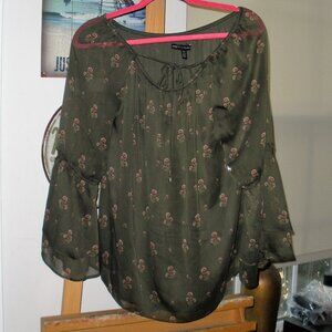 WHITE HOUSE BLACK MARKET long sleeved green flower print blouse SZ LP NWT